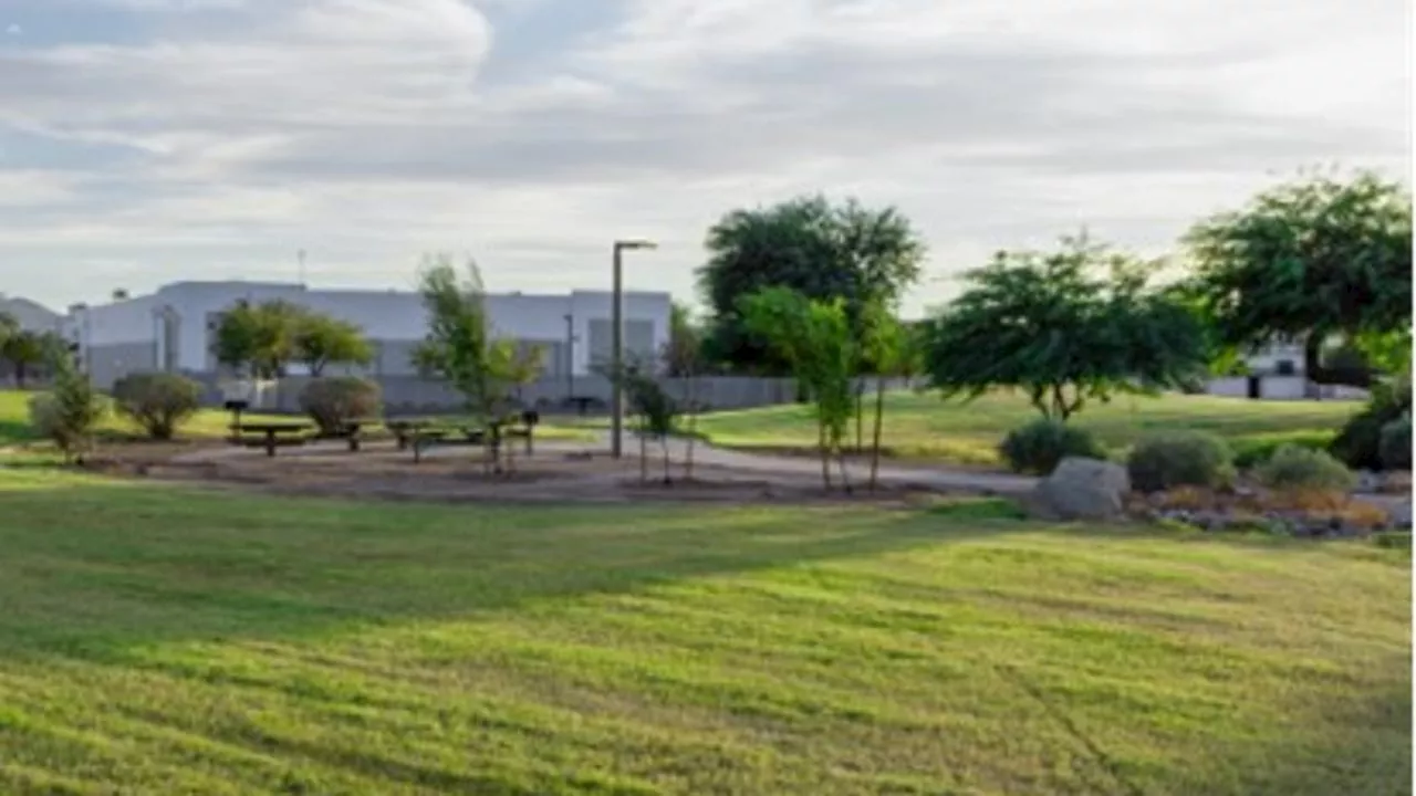 ScottsMiracle-Gro helps bring shade to Phoenix, planting 50 new trees at Barrios Unidos Park