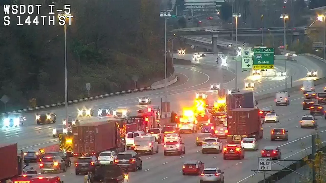 4-mile backup on I-5 in Tukwila, WA after HOV lane crash