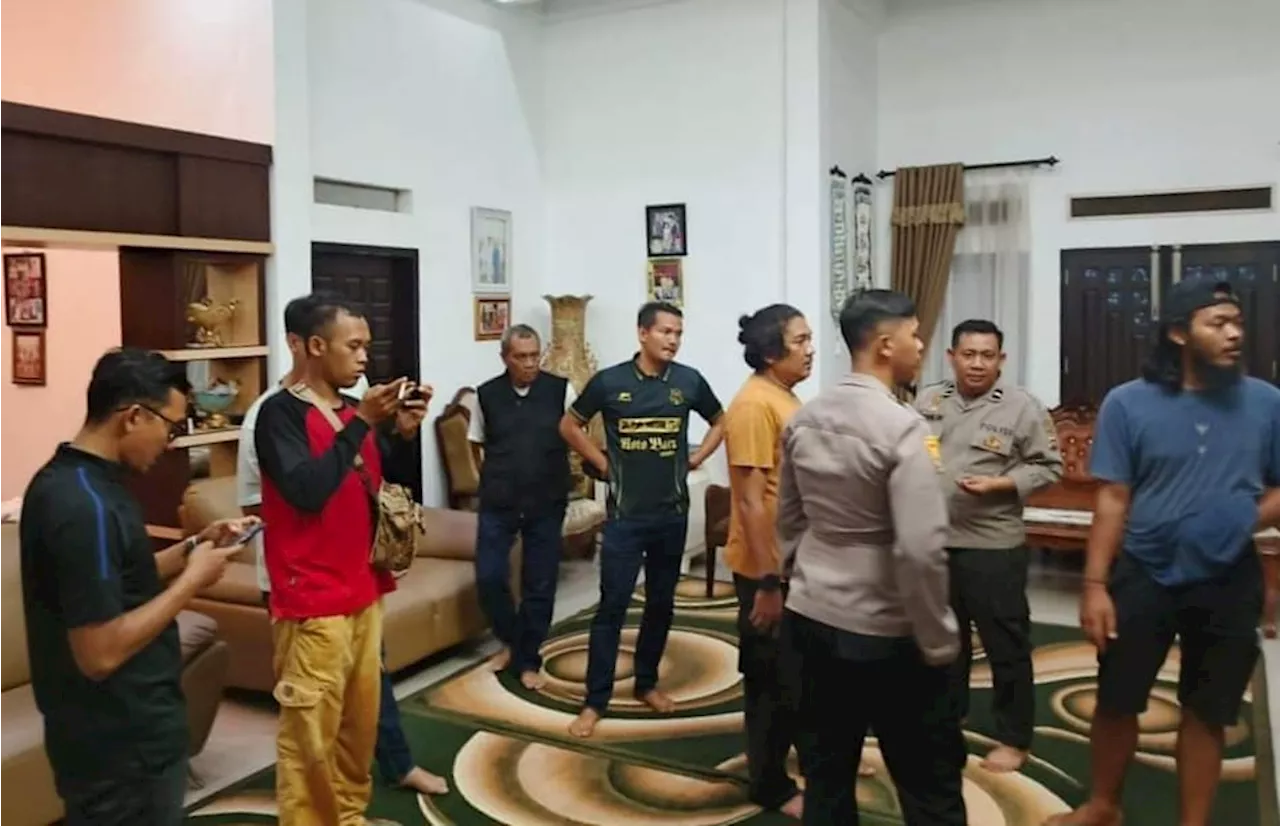 Calon Wakil Bupati Solok Selatan Menghadang Massa, Terjadi Penembakan