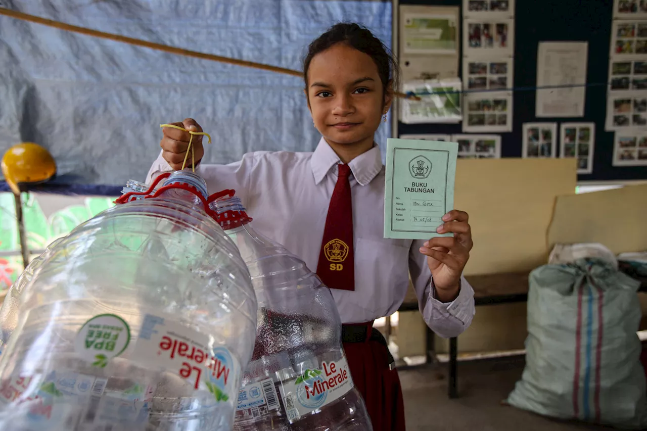 Polusi Plastik Merusak Lingkungan dari Laut hingga Tanah