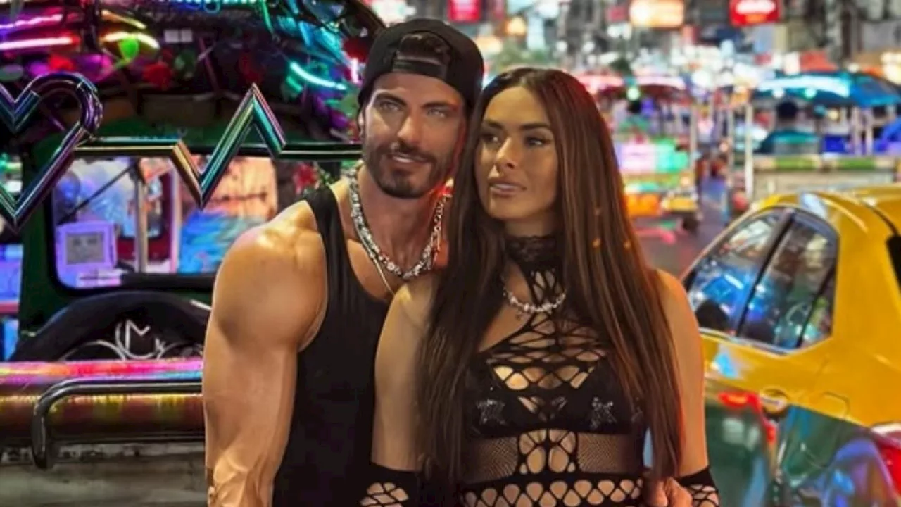 ¡No le hace falta barrio! Galilea Montijo se divierte en un mototaxi con su novio Isaac Moreno