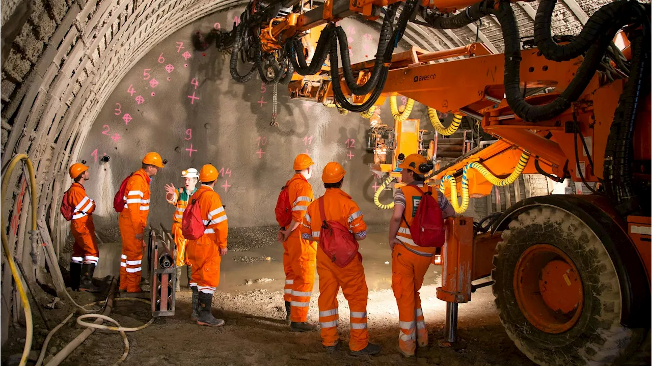 Arbeitsunfall auf Tunnel-Baustelle: Zwei Verletzte evakuiert