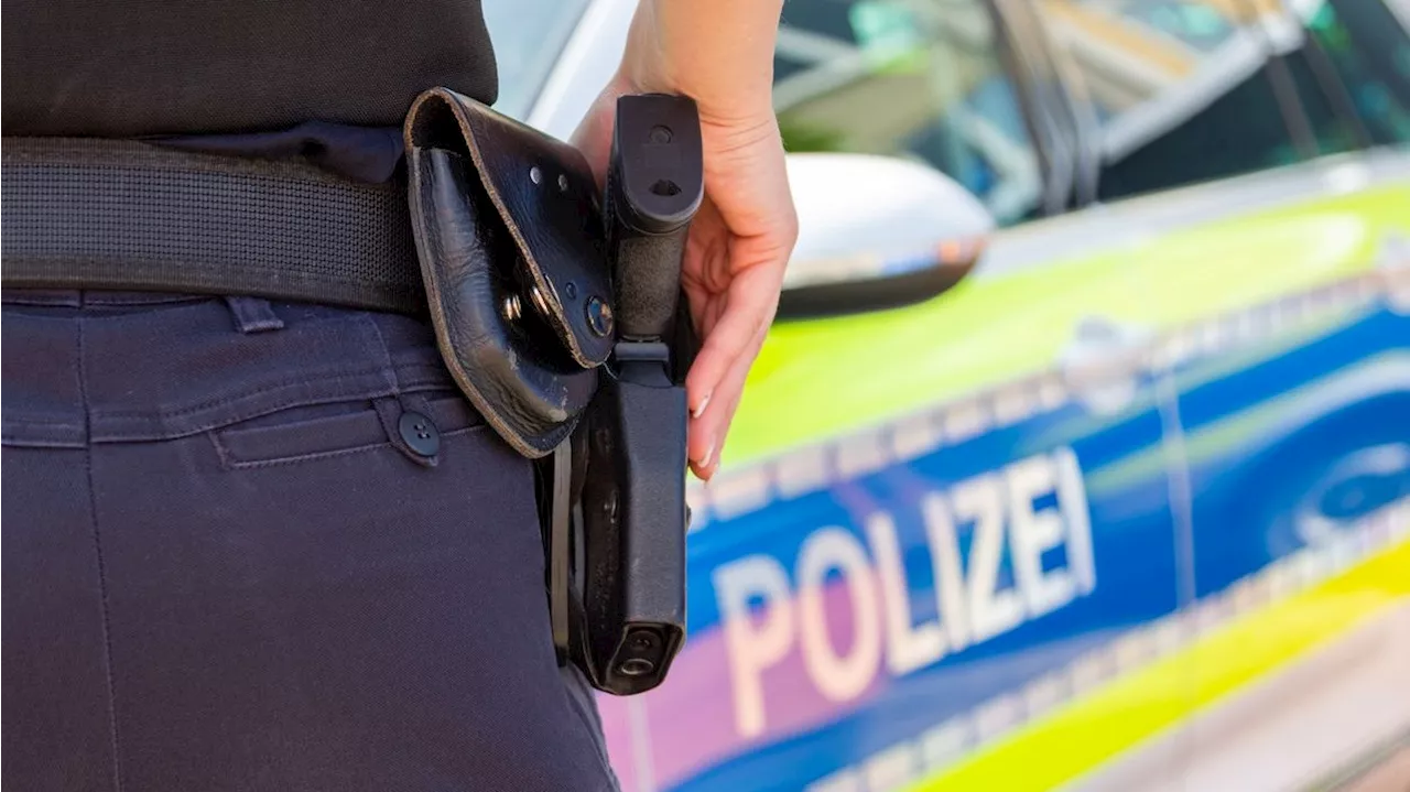 Vater lässt vierjährigen Sohn am Steuer sitzen, Polizist verletzt