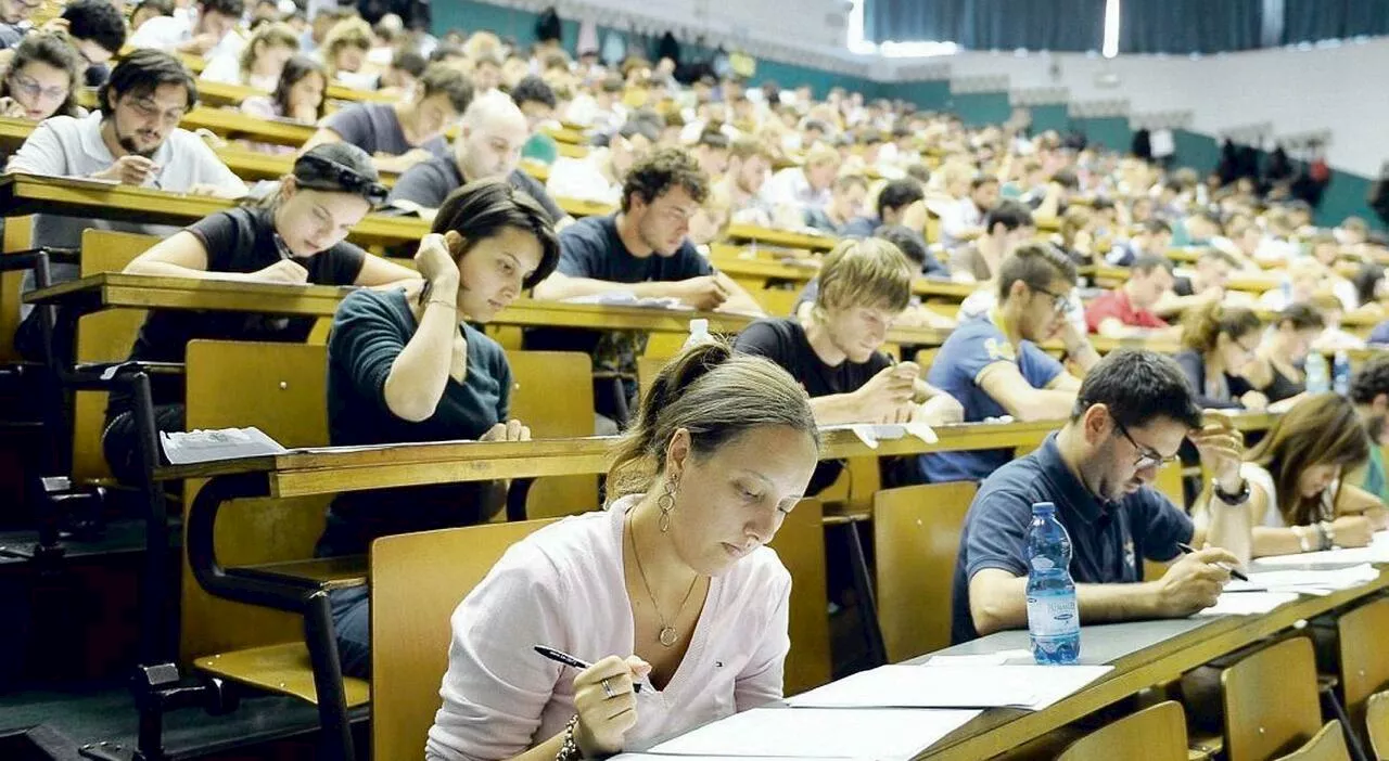 Medicina, addio ai test d'ingresso: ok del Senato. Cosa cambia: il semestre-filtro, gli esami, la preparazione