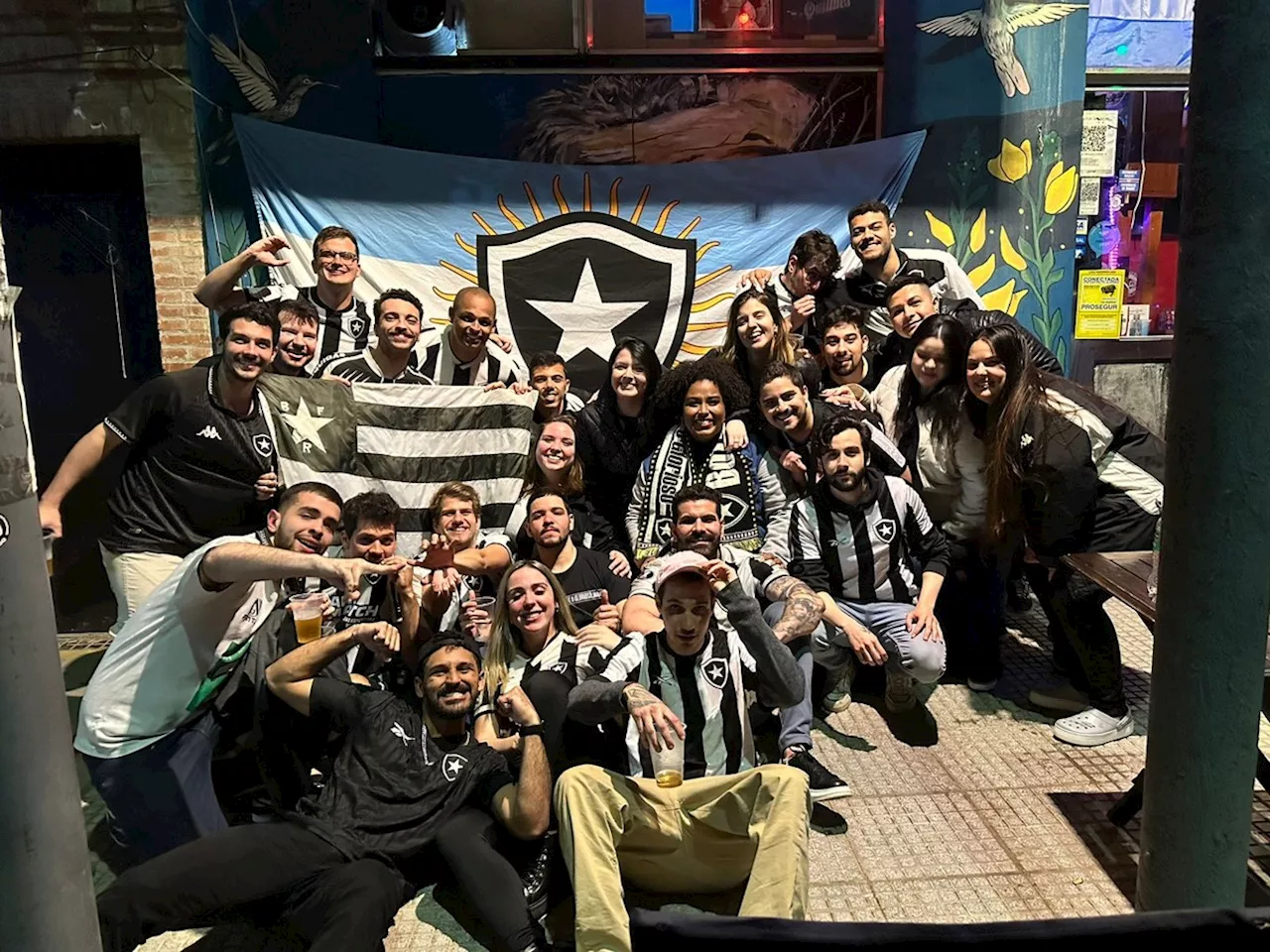 Final ‘em casa’: torcida do Botafogo em Buenos Aires se prepara para receber invasão alvinegra