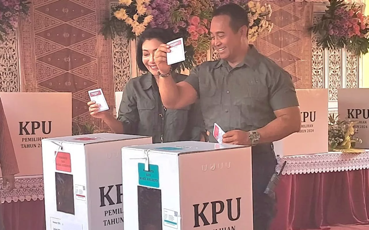 Momen Andika Bersama Istri Nyoblos di TPS Hendi: Siap Menang & Kalah