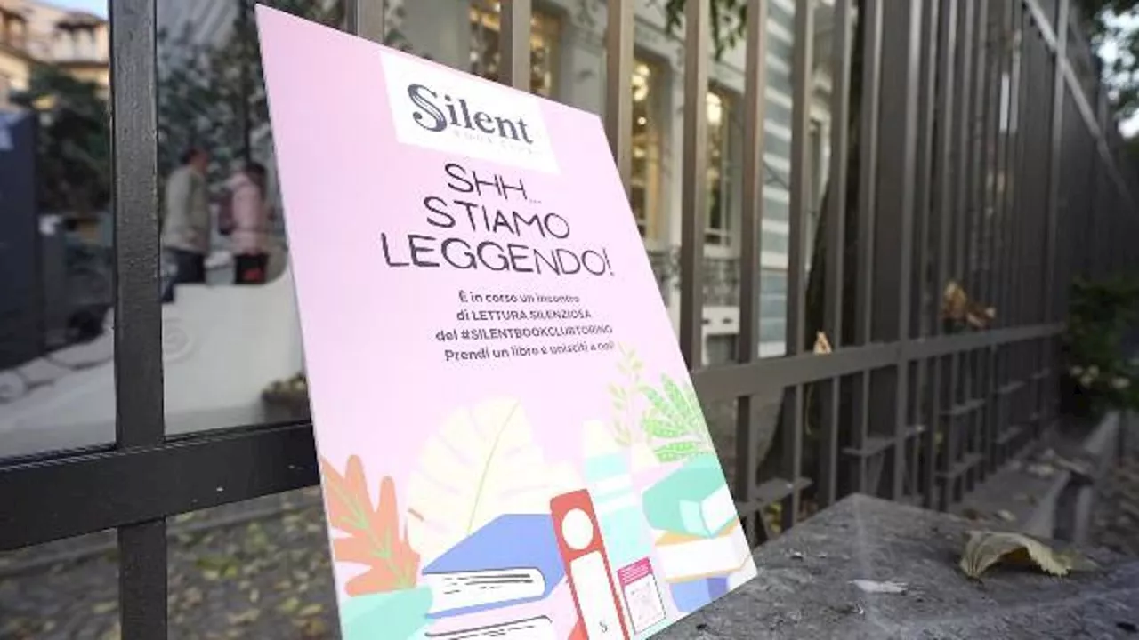 Cosa sono i Silent Book Club e perché spopolano in Italia: 'Alla ricerca del silenzio perduto'