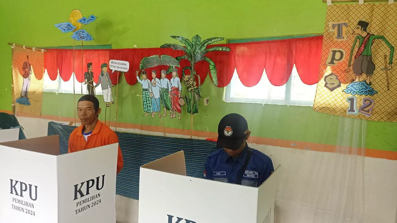 TPS Unik di Desa Binangun Cilacap, Serukan Pilkada Damai dengan Dekorasi Wayang Santri