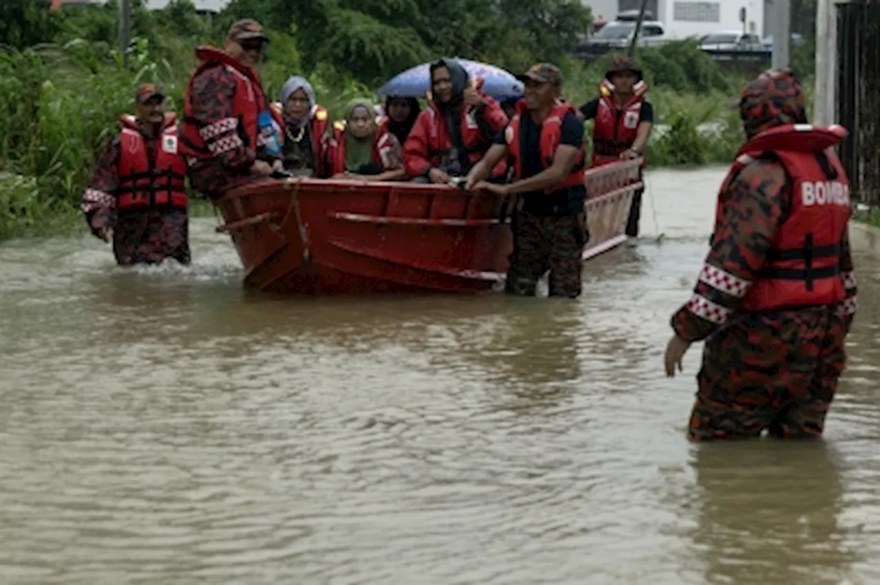 Kelantan floods force 8,838 to evacuate, Rantau Panjang nearly cut off