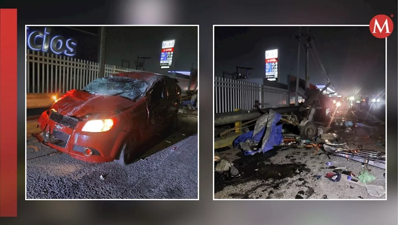 Conductor vuelca y choca contra puesto de comida en Ciénega de Flores; hay dos mujeres heridas