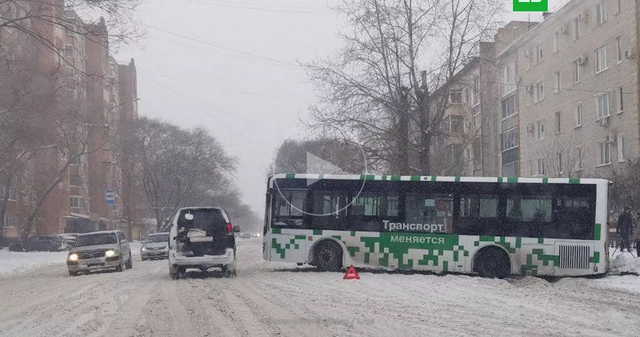 Режим ЧС ввели в Благовещенске из-за «снежной бури столетия»