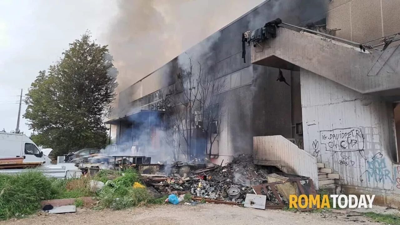 Incendio capannone a Tor Cervara: ecco i dati di Arpa sulle diossine sprigionate dal rogo