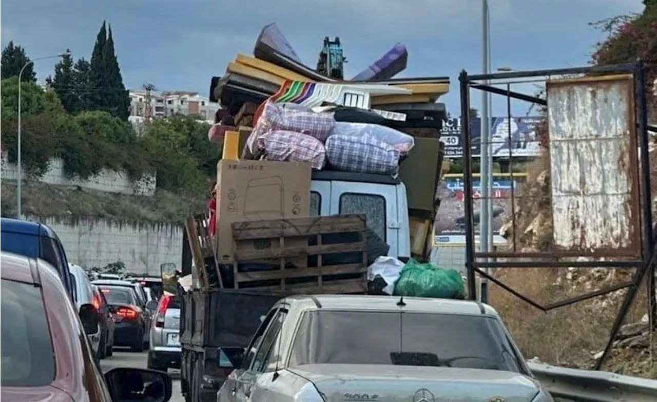 يتجولون أمام 'الميركافا' في الخيام.. الجيش اللبناني يغلق جميع مداخل البلدة (فيديو)