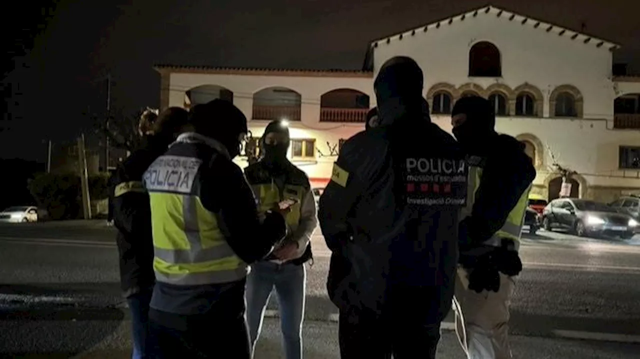 Más de 700 agentes policiales despliegan una operación antidroga y tráfico de seres humanos en Barcelona