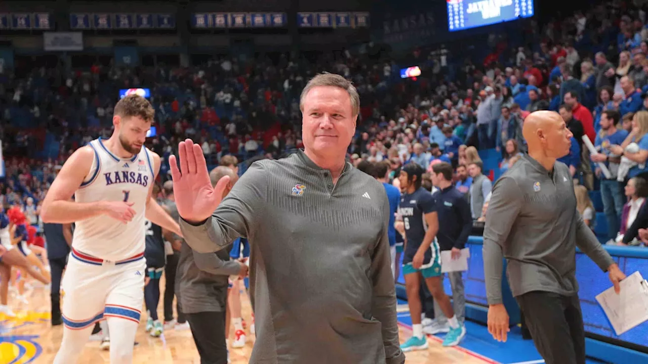 Duke Legend Calls Out Kansas’ Hunter Dickinson for 'Dirty Play' Against Blue Devils