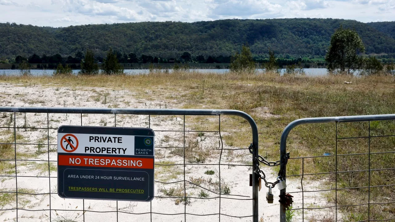 NSW govt under fire as Penrith Beach remains closed while Sydney swelters