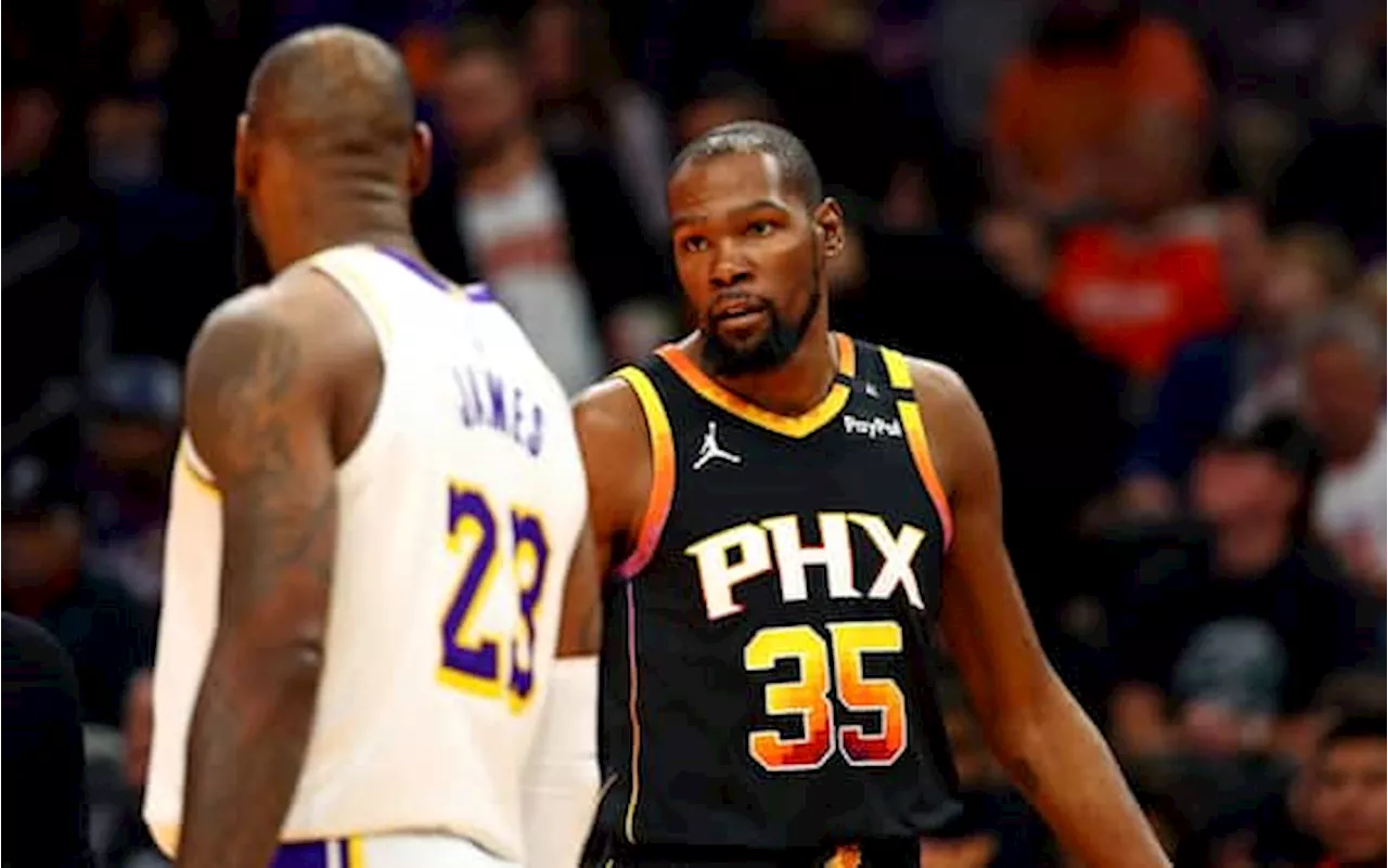 NBA, risultati della notte: Phoenix spazza via i Lakers, Spurs e Bucks vincono ancora