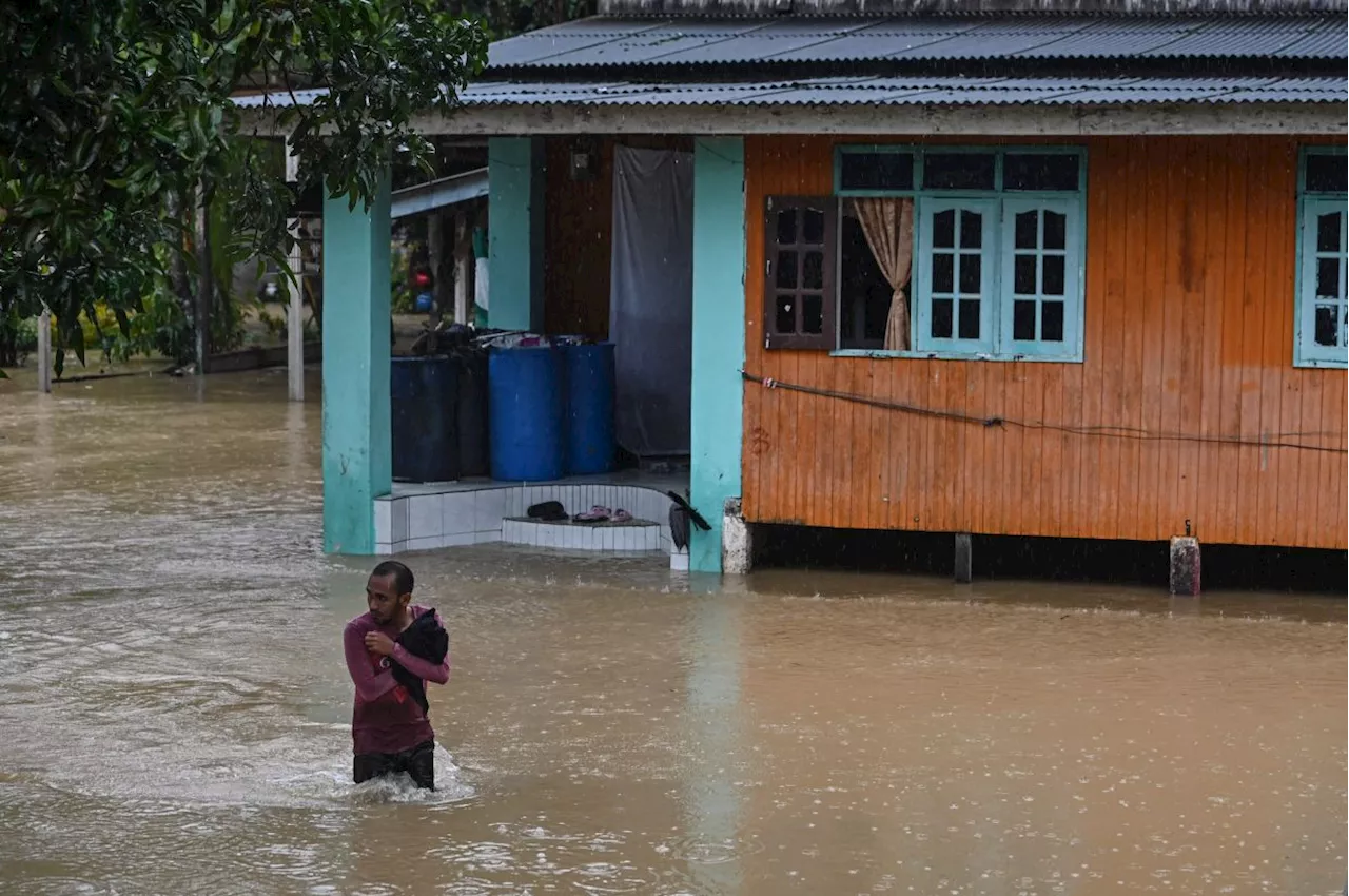 Severe Flooding Hits Kelantan and Terengganu, Evacuation Centers Overwhelmed