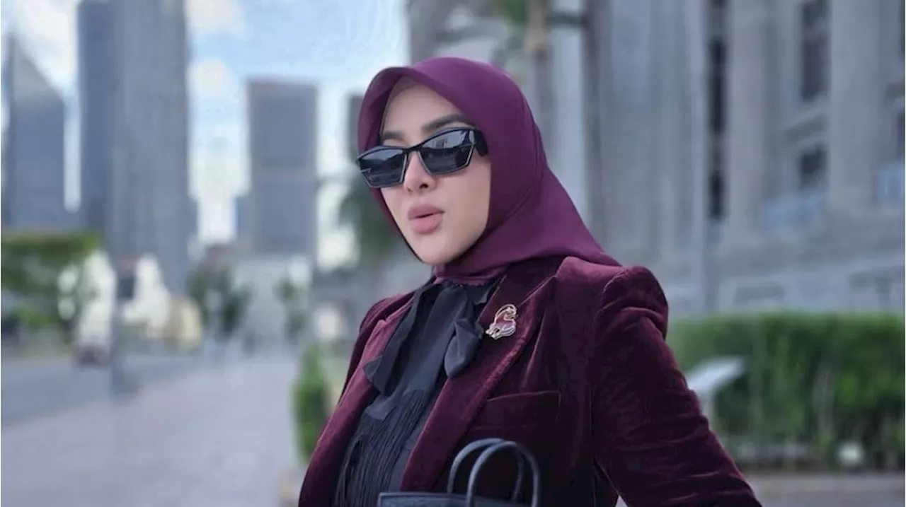 Syahrini Ditangkap Menggunakan Tas Hermes Seharga 1 Miliar Rupiah