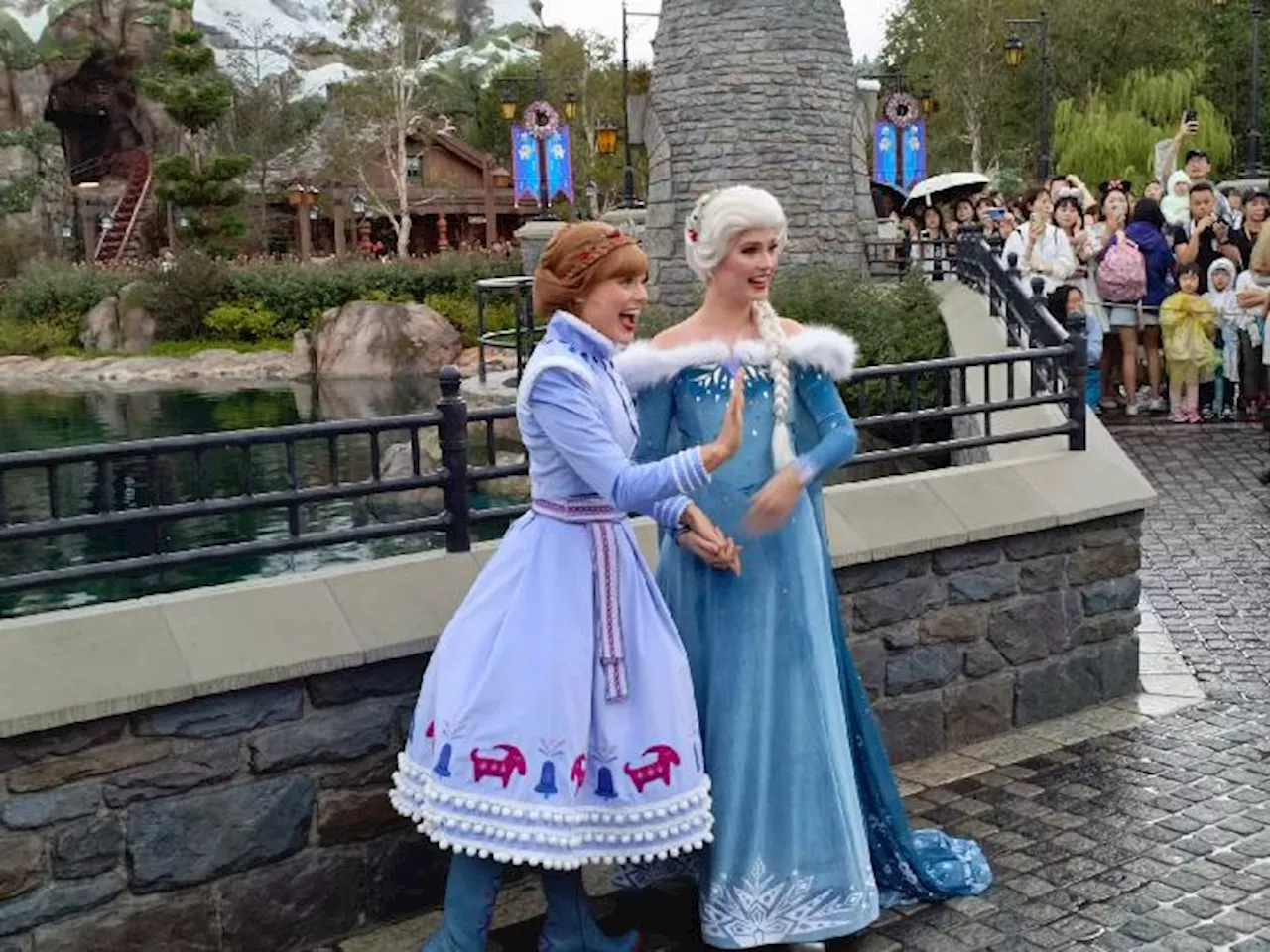 Memasuki Kebahagiaan Kerajaan Arendelle di Wahana Frozen Disneyland Hong Kong