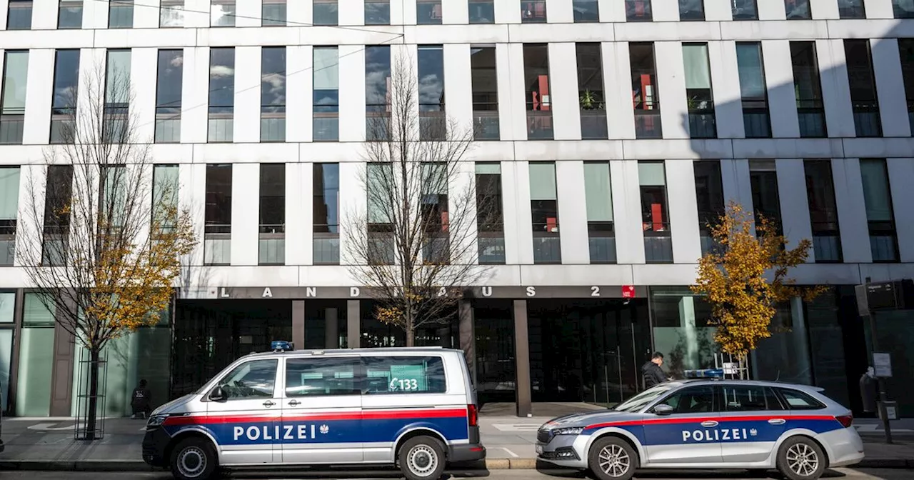 Polizeigroßaufgebot in Innsbruck: Bombendrohung bei Tiroler Landhaus