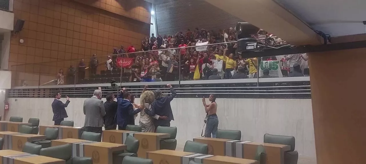 Deputados aprovam PEC que tira recursos da Educação em SP