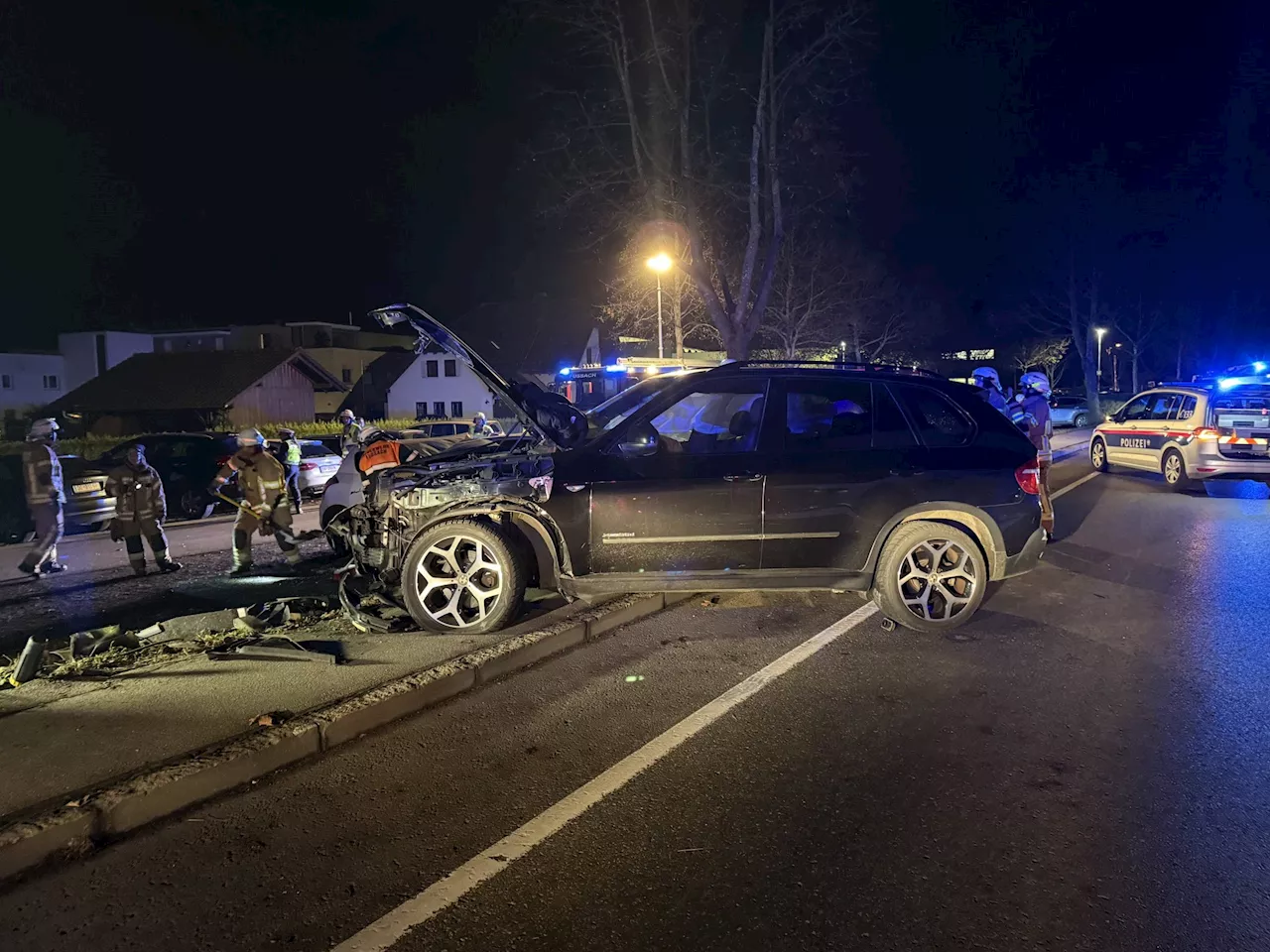 Ohnmachtsanfall des Fahrers führt zu Unfall mit Laternenmast auf L200