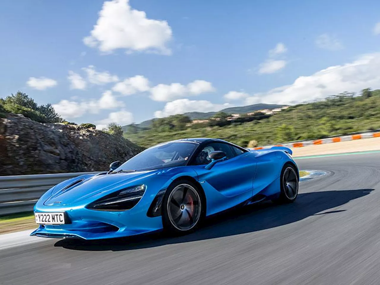 McLaren 750S eletta Performance Car of the Year 2025