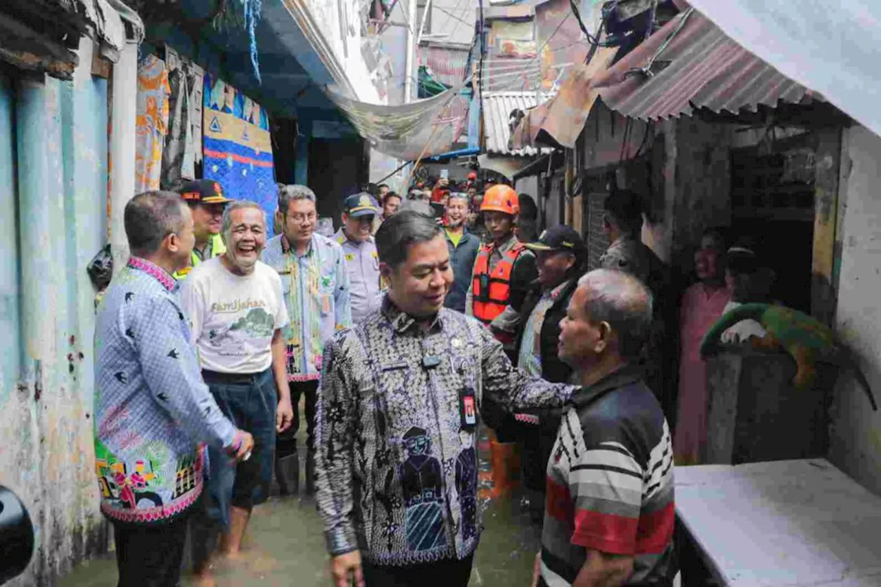 Penjabat Gubernur DKI Jakarta Tinjau Lokasi Banjir Akibat Air Kiriman