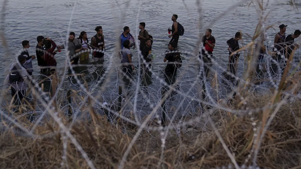 Court backs Texas over razor wire installed on US-Mexico border