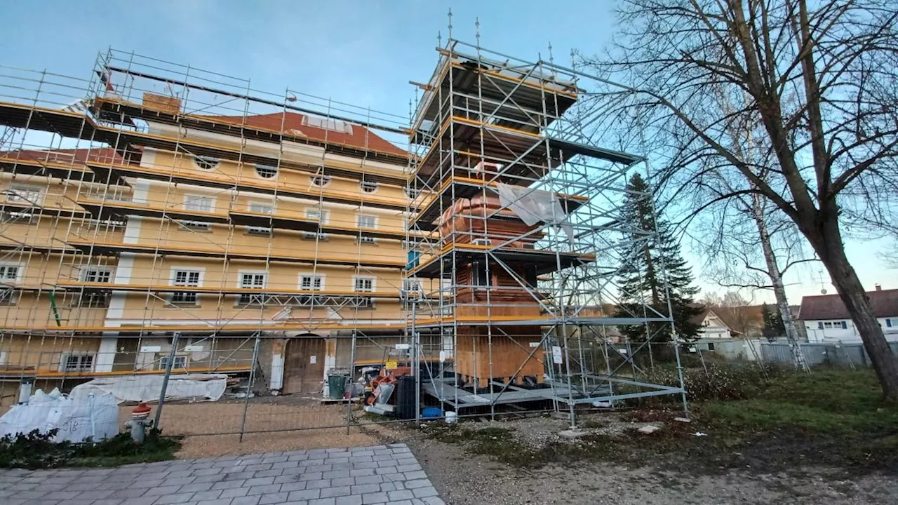 Schloss Mickhausen: Historischer Turm nach 180 Jahren rekonstruiert