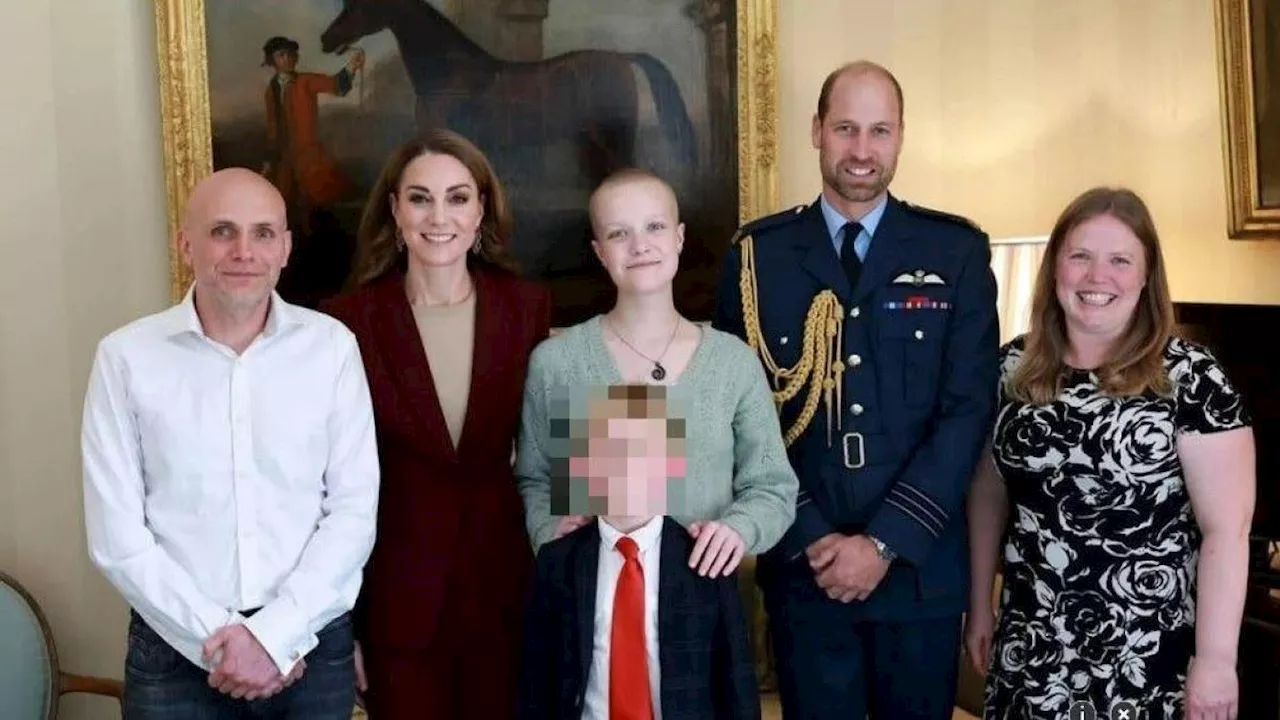 Morta Liz Hatton, la 17enne che ha ispirato Kate Middleton nell'affrontare la lotta al cancro