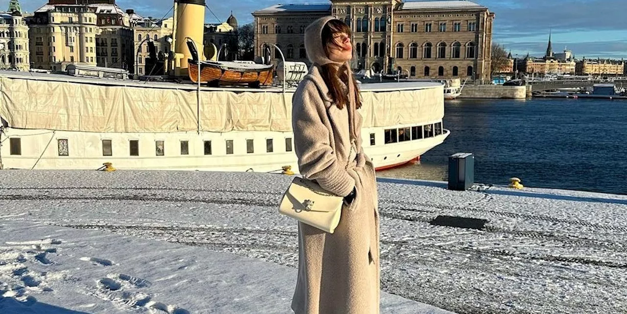 Se (anche) Lily Collins sceglie il cappotto teddy per accogliere l'inverno