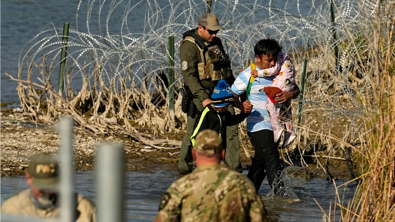 Court backs Texas over razor wire installed on US-Mexico border