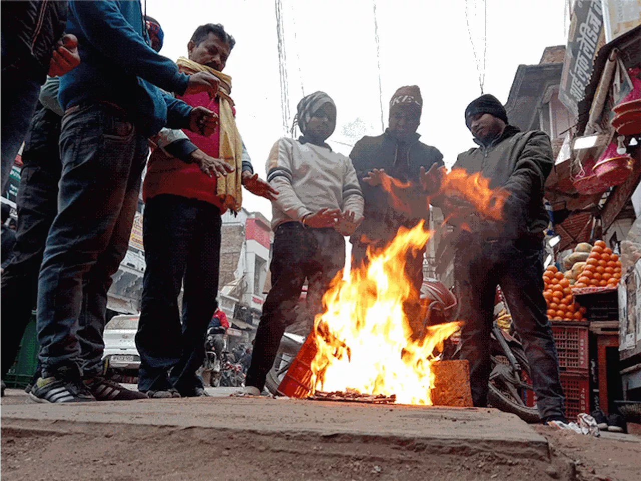 हरियाणा में उत्तर-पश्चिमी हवाओं ने बढ़ाई ठिठुरन: हिसार सबसे ठंडा; कोहरे का अलर्ट जारी, हवा चलने से AQI में ...