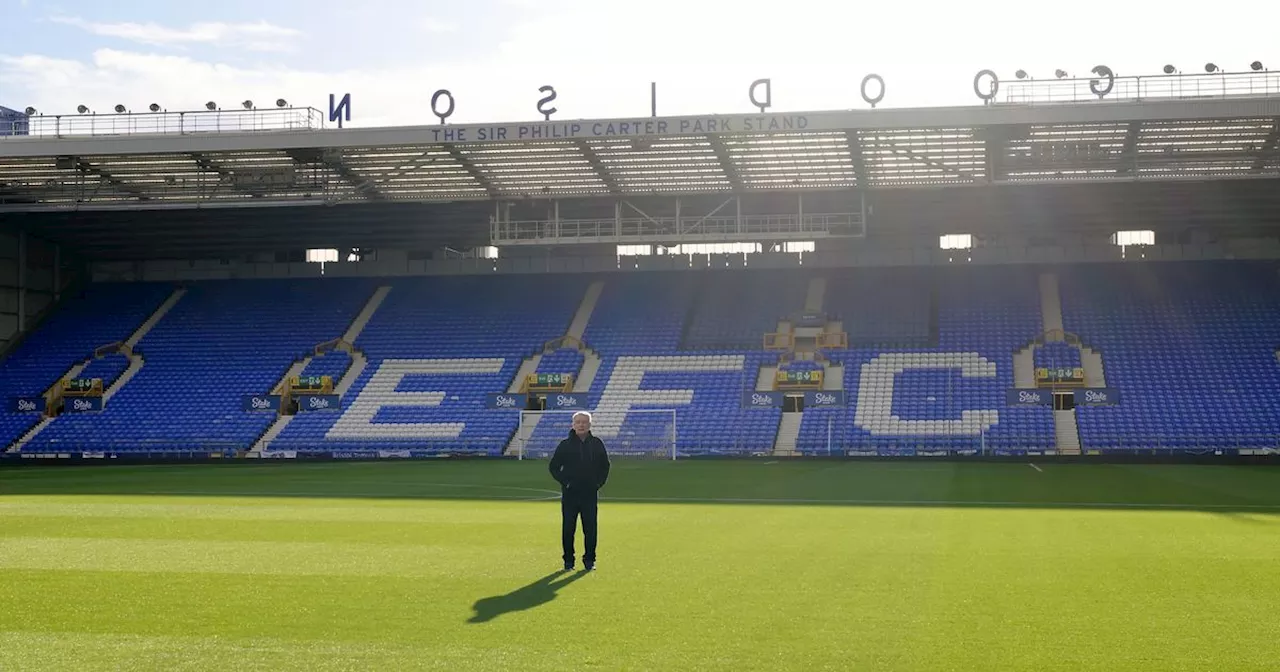 Everton legend gets closer look at touching Goodison Park tribute