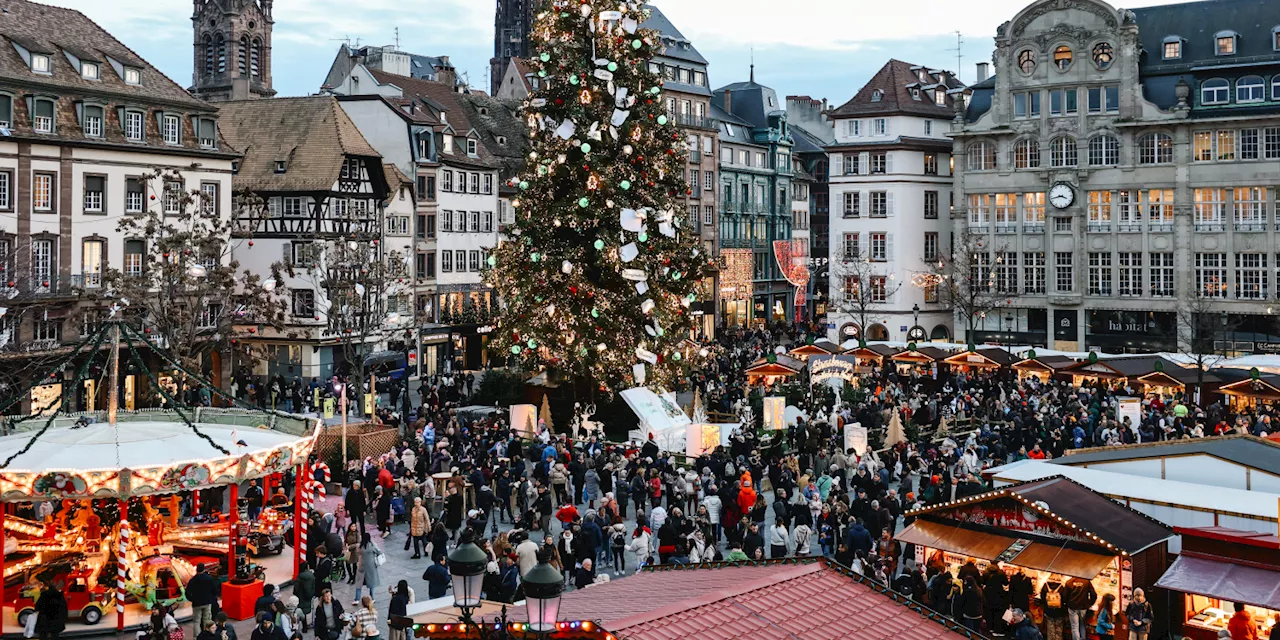 «C'est toujours aussi beau» : le marché de Noël de Strasbourg attire ses premiers visiteurs