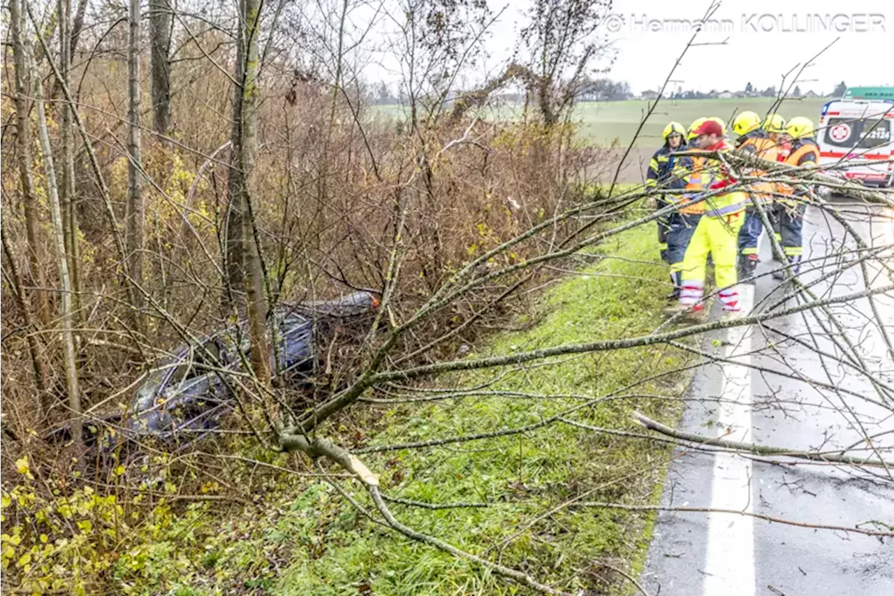 Pkw Unfall mit Fahrer, der selbst entkommen konnte