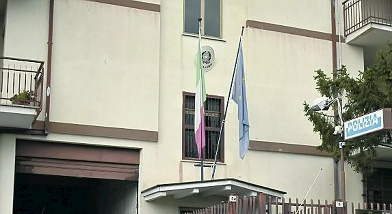 Corse clandestine all'area mercato, Audi travolge due ragazzi e fugge