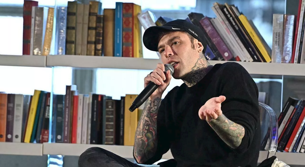 Fedez preferisce Vannacci a Schlein, il mondo (della sinistra) al contrario. Il rapper sul generale: «Come com