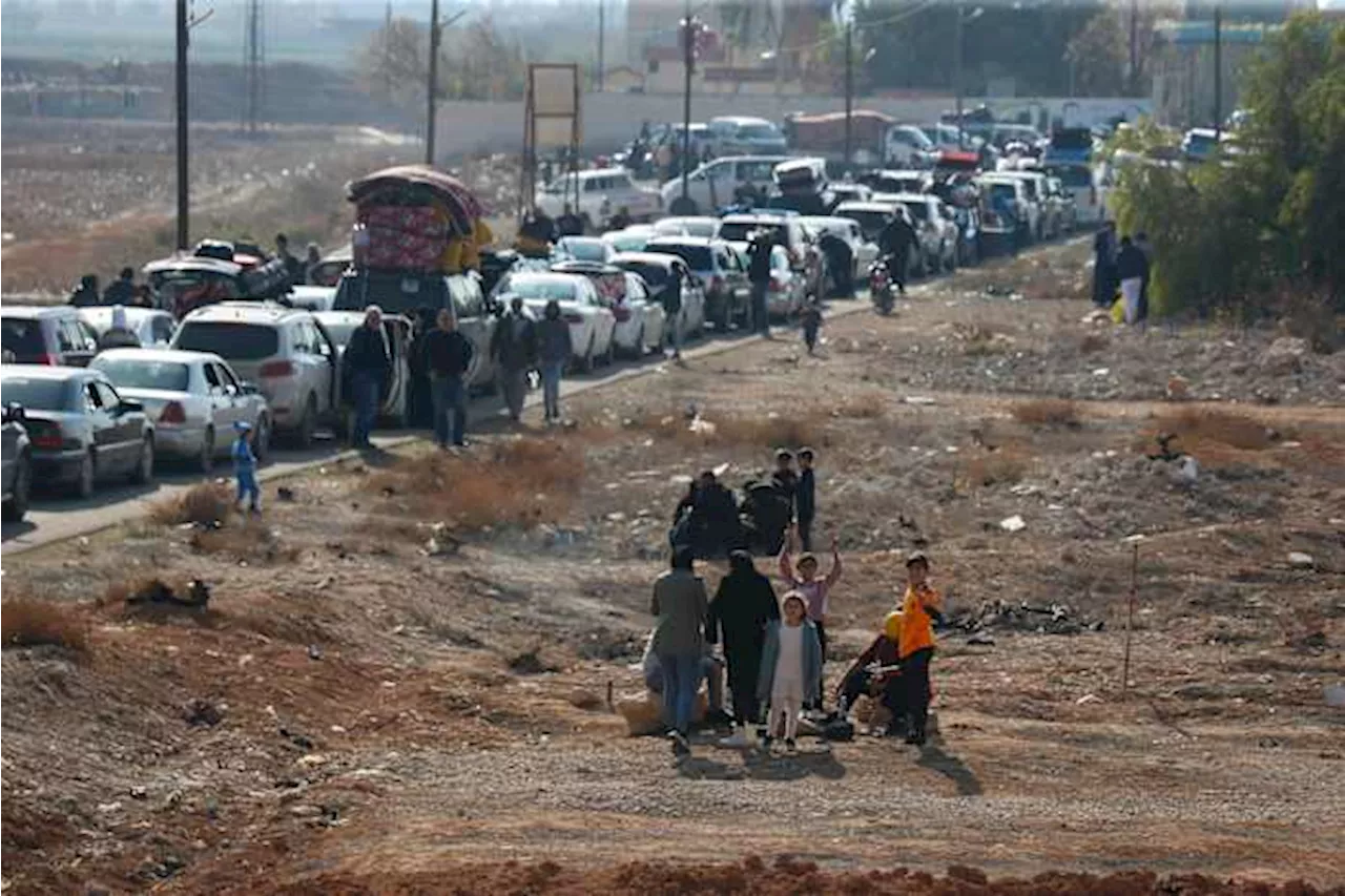 Thousands of displaced Lebanese return from Syria as ceasefire with Israel holds