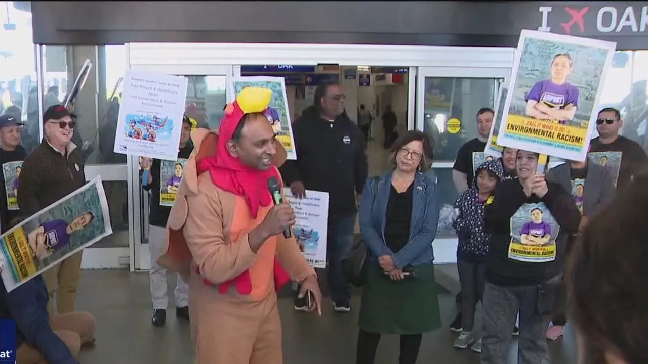 Oakland airport workers call on airlines, Port of Oakland to show thanks with wage raises