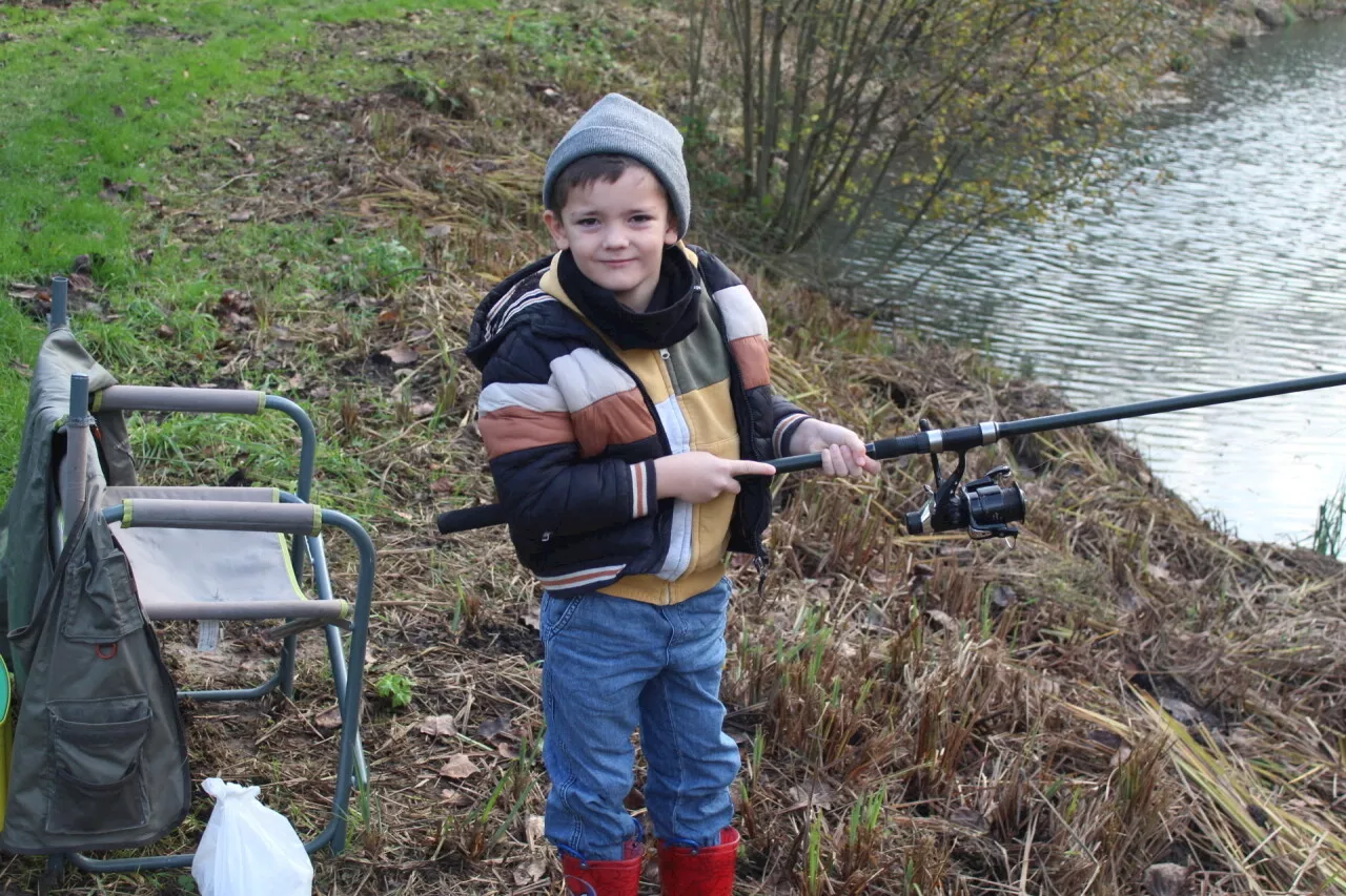 A 7 ans, Wyatt participe au concours de pêche à Saint-Ouen