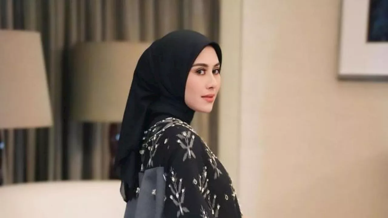 Potret Syahnaz Sadiqah Pancarkan Aura Ibu Bupati Usai Jeje Govinda Unggul di Quick Count Pilbub KBB