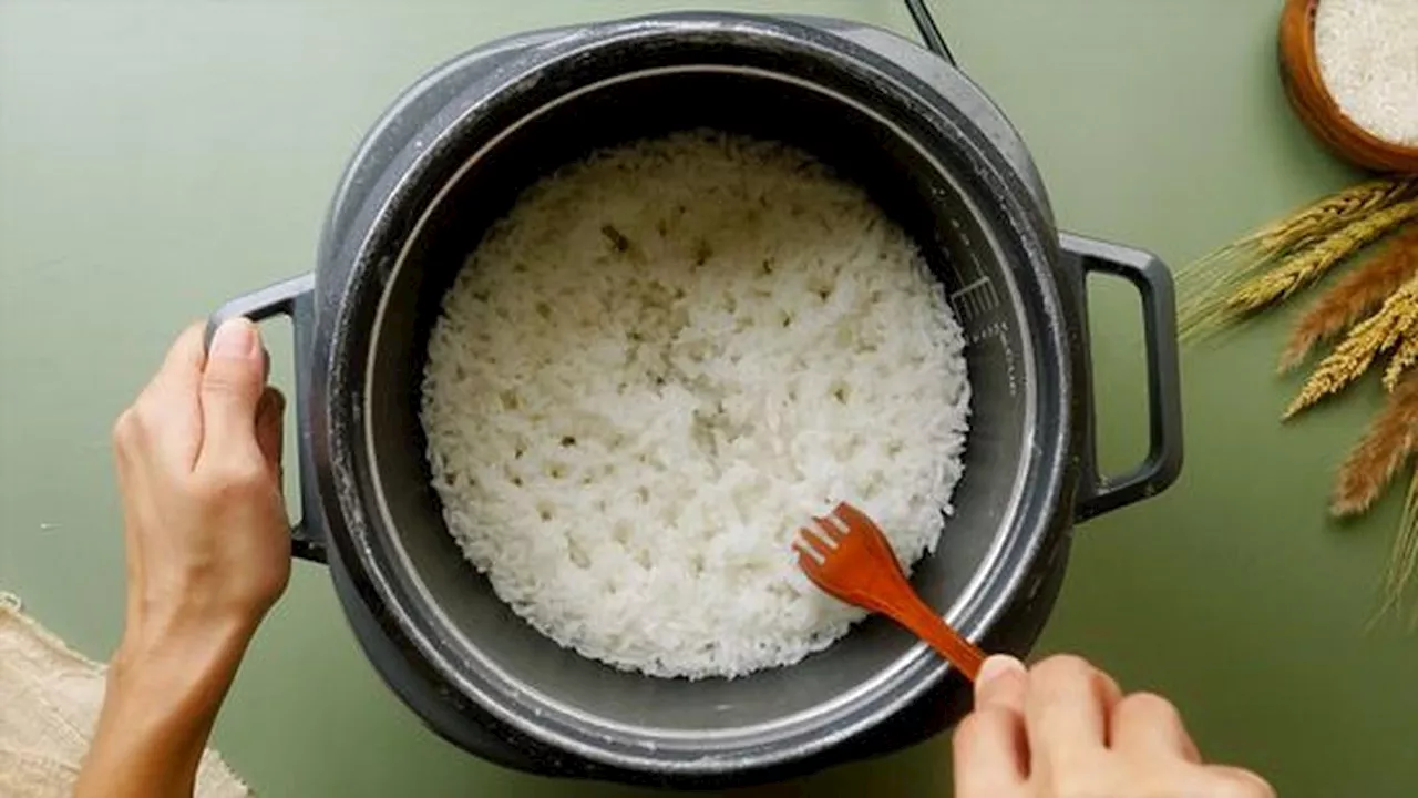 Trik agar Nasi Tidak Berair dan Kering Setelah Dimasak dengan Rice Cooker