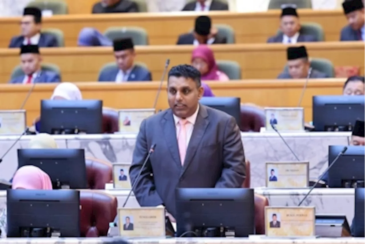 Johor Civil Servants to Wear Traditional Attire Every Friday Starting Next Year