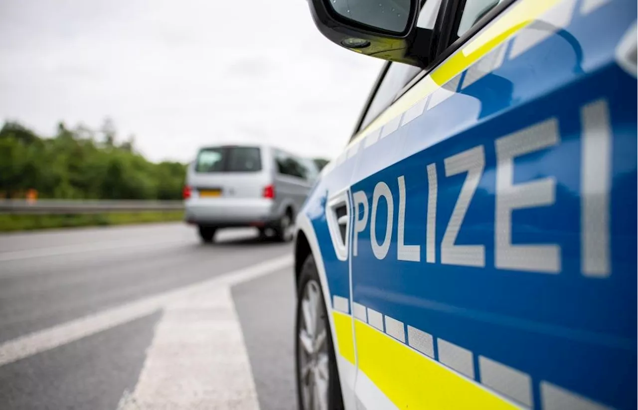 Autofahrer provoziert auf A93 bei Schwandorf einen Unfall und flüchtet