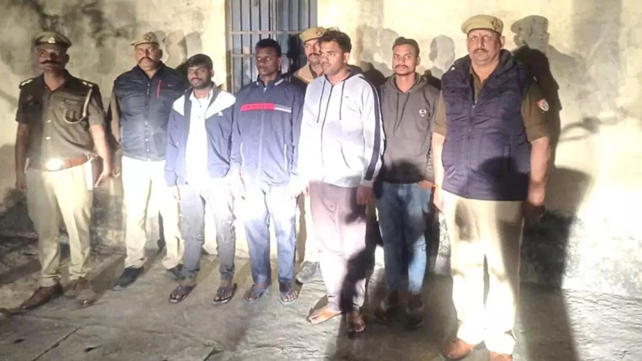 Ballia News: एक लाख की जबरन वसूली करने के मामले में 2 कॉन्स्टेबल निलंबित, 1 गिरफ्तार दूसरा फरार