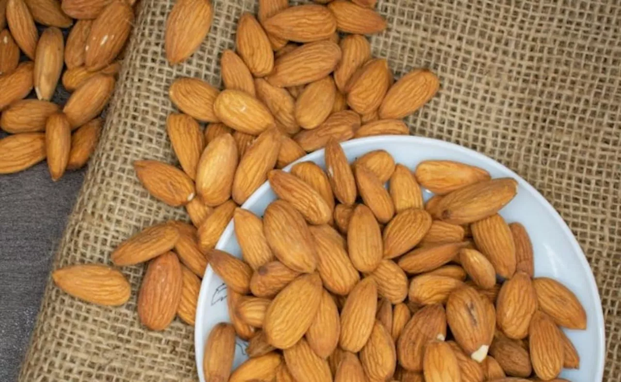 Side Effects Of Almonds: ज्यादा बादाम खाने से होती हैं ये बीमारियां, जानें एक दिन में कितने बादाम खाने चाहिए और कैसे