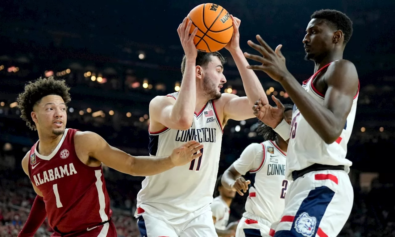 UConn star suffers head injury as No. 2 Huskies go 0-3 at Maui Invitational